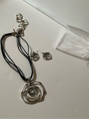 Premier designs necklace and earrings set